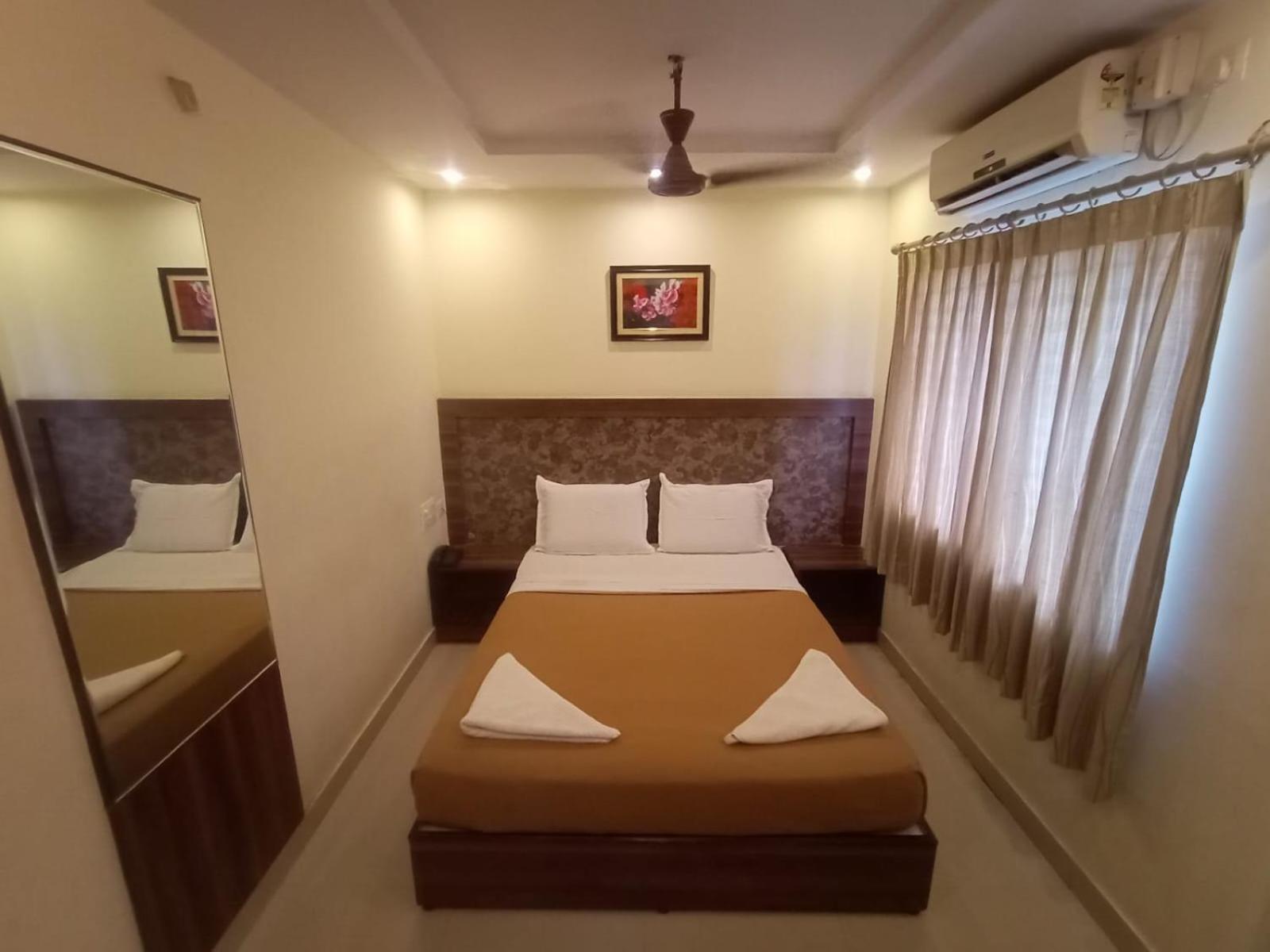 Hotel Aditya Mysore Bagian luar foto