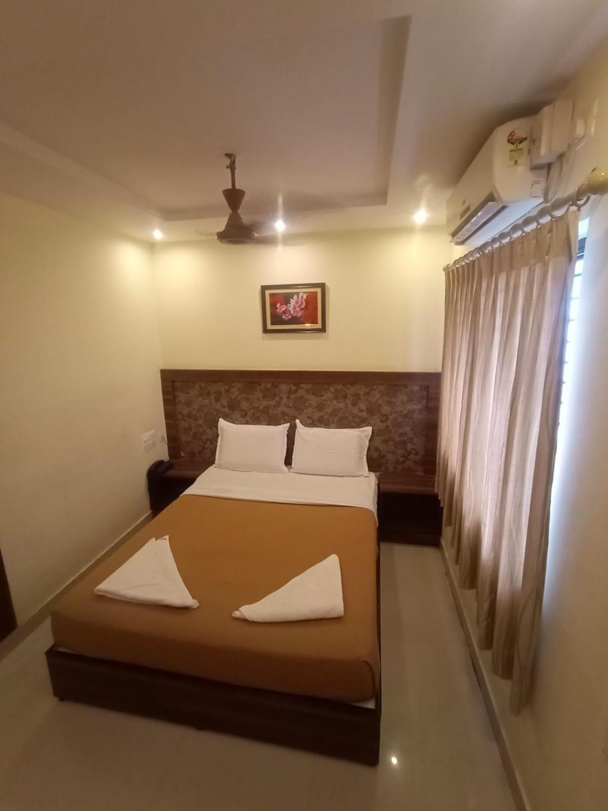 Hotel Aditya Mysore Bagian luar foto